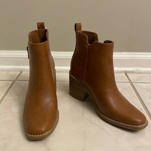 NEW Target Universal Thread Cognac Boots Sz 7